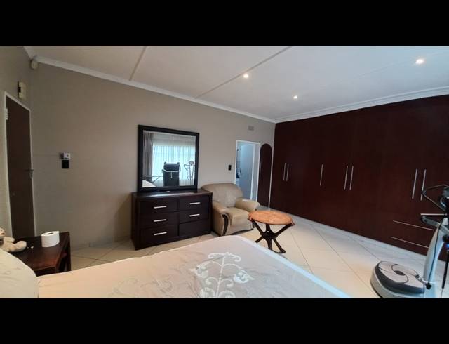 3 BEDROOM HOUSE TO LET IN VANDERBIJLPARK SW 1